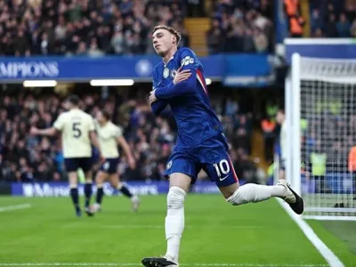 BOM TẤN: HLV Liam Rosenior lên tiếng ‘dập’ tin đồn Cole Palmer về MU, tiết lộ kế hoạch đặc biệt cho sao trẻ