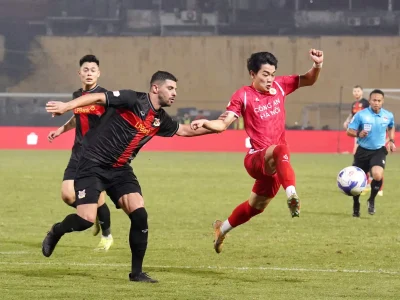 Đình Bắc ‘đau lòng’ vì bàn thua oan, nhưng CAHN vẫn ngạo nghễ lên ngôi đầu bảng V.League