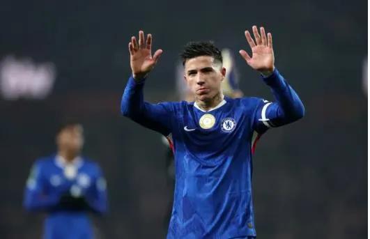 Huyền thoại Arsenal dùng Enzo Fernandez để chỉ trích Liam Rosenior Huyen thoai Arsenal dung Enzo Fernandez de chi trich Liam Rosenior