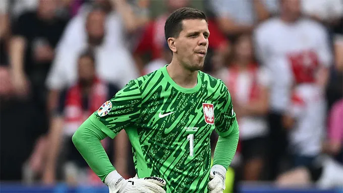Szczesny còn hợp đồng với Barca đến năm 2027