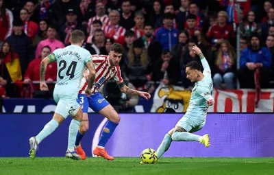 Gây bão: Antony 'bắt chước' Ronaldo với siêu phẩm đẳng cấp hạ gục Atletico Madrid 1