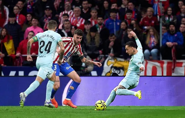 Antony ăn mừng kiểu Ronaldo sau siêu phẩm trước Atletico Madrid 1