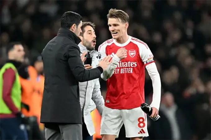 Fan Arsenal cho rằng Arteta không có bản lĩnh của một nhà vô địch
